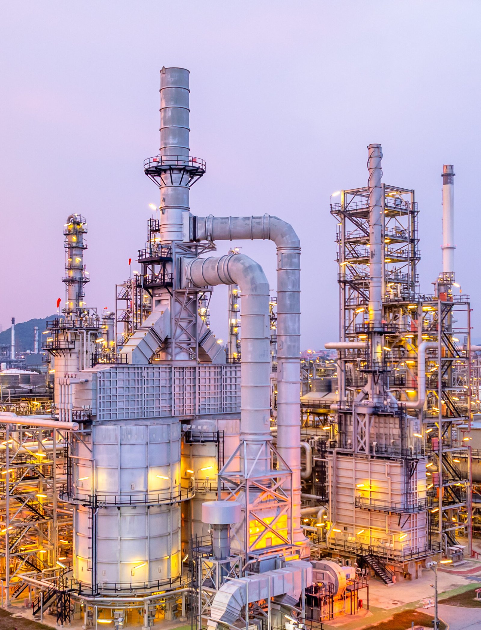 Aerial view oil and gas refinery plant at night g 2026 01 08 08 11 13 utc scaled