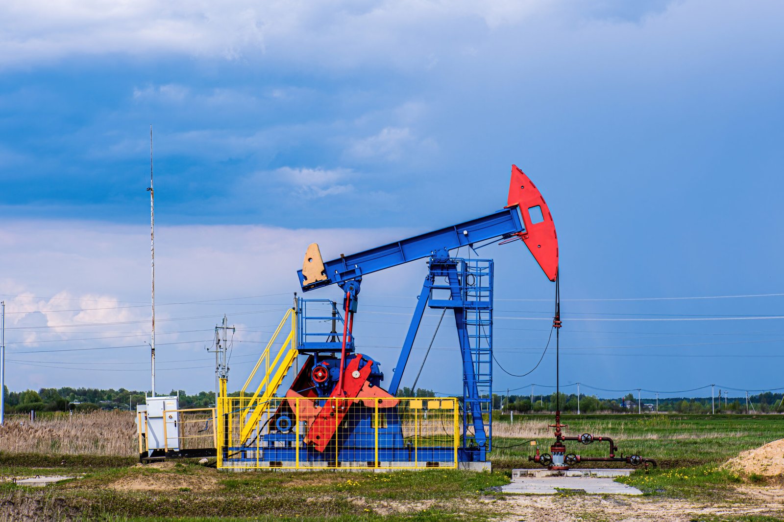 Oil drilling derrick pumps oil from ground petrol 2026 01 09 06 46 18 utc scaled